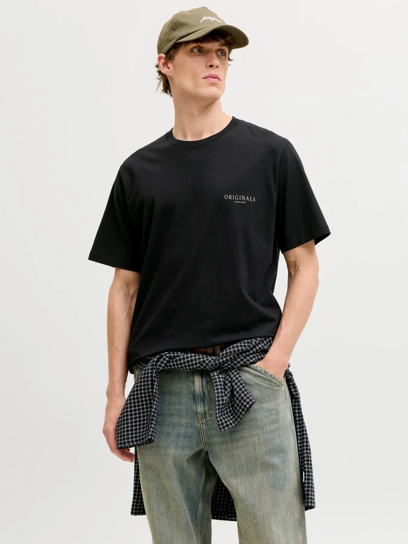 Camiseta Estampada Espalda Montauk Negra Jack & Jones - Imagen 3
